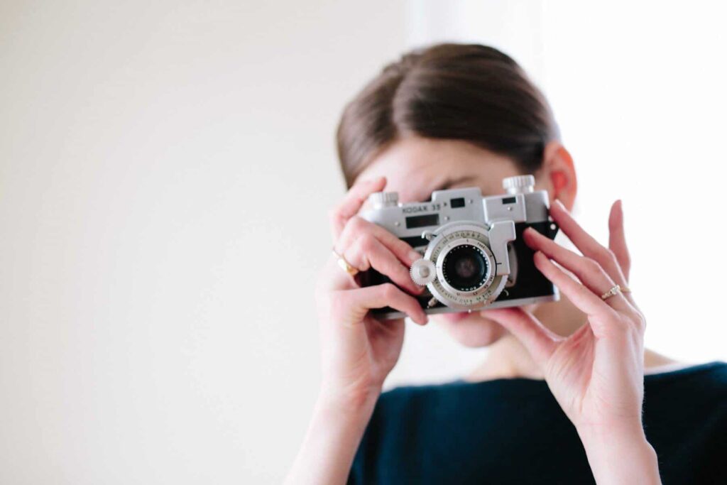 brooke-lark-oQ1yv6PzhN0-unsplash-min